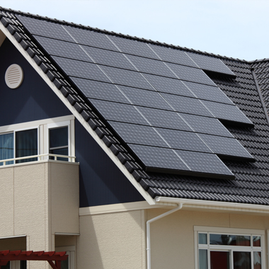 Zonnepanelen op dak - duurzame oplossingen van Okki